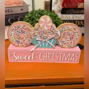 Sweet Christmas Cupcake Wood Decor NWT